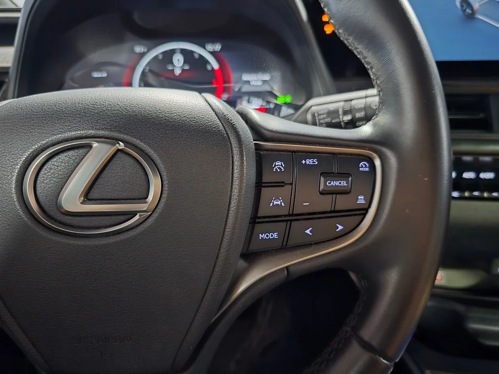 Used 2025 White Lexus 300h F SPORT Design image 17