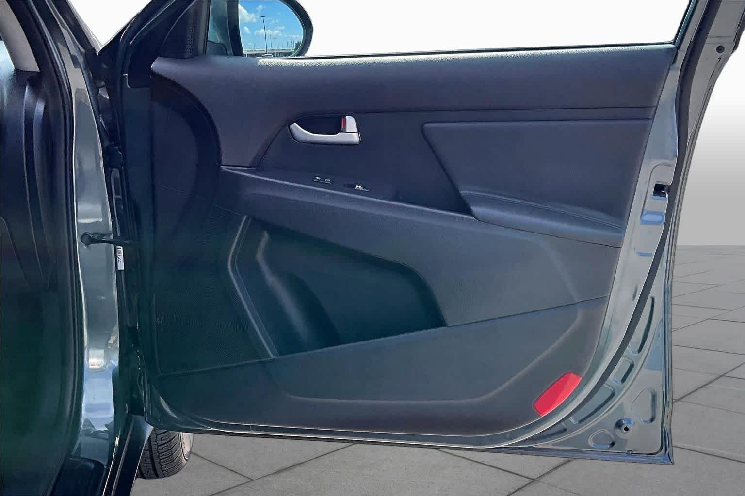 Used 2014 Sage Green Kia EX image 21