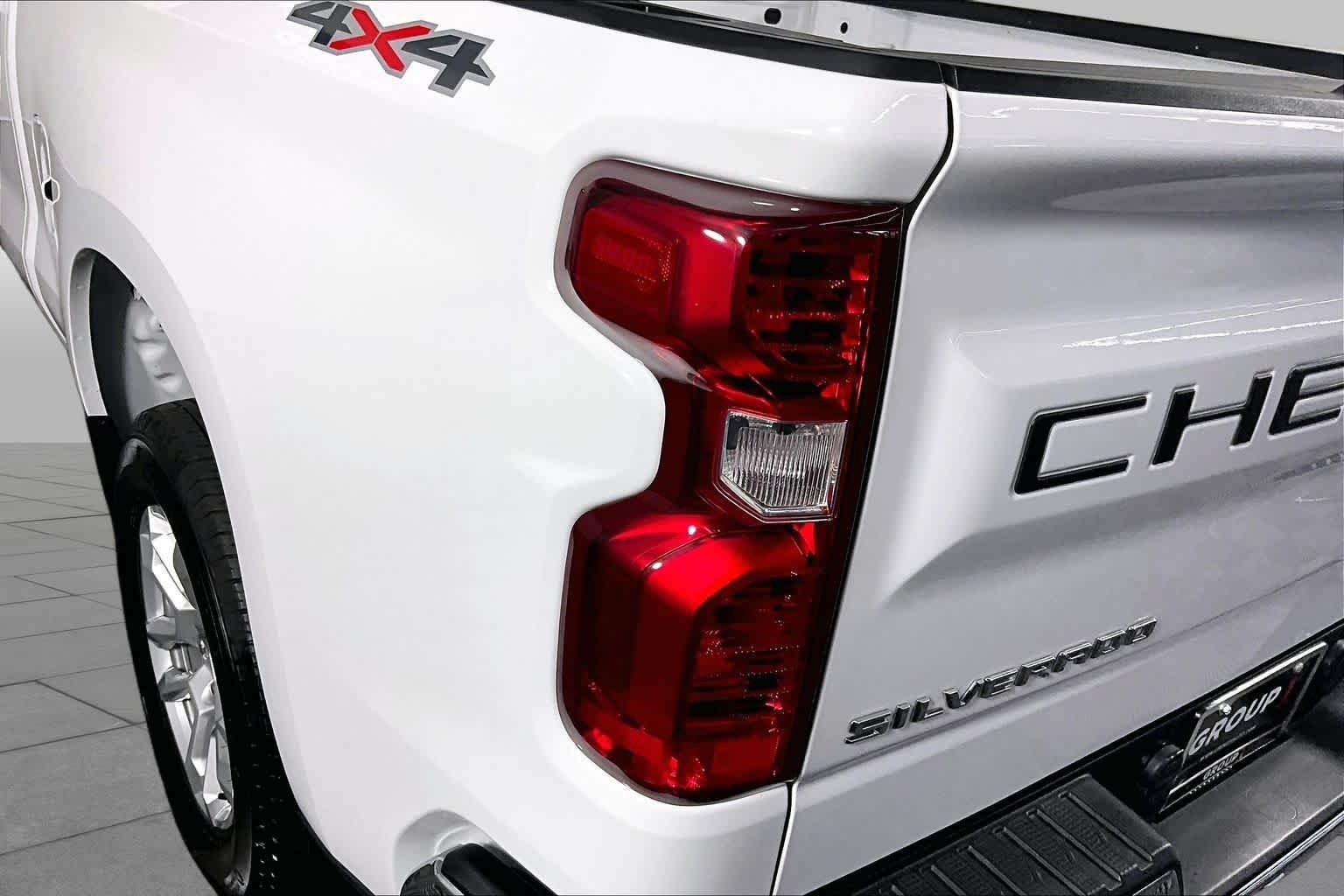 Used 2023 Summit White Chevrolet LT (2FL) image 28