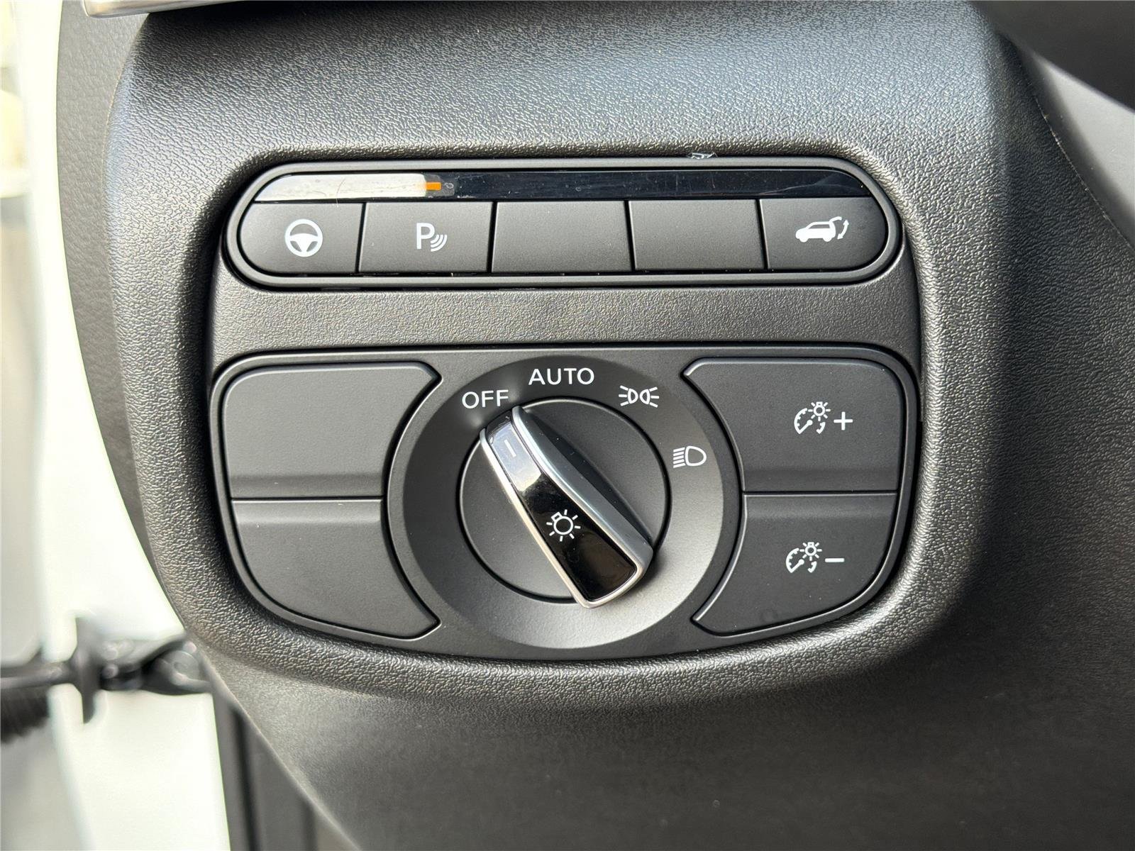 Certified Used 2024 Radiant White INFINITI LUXE image 16