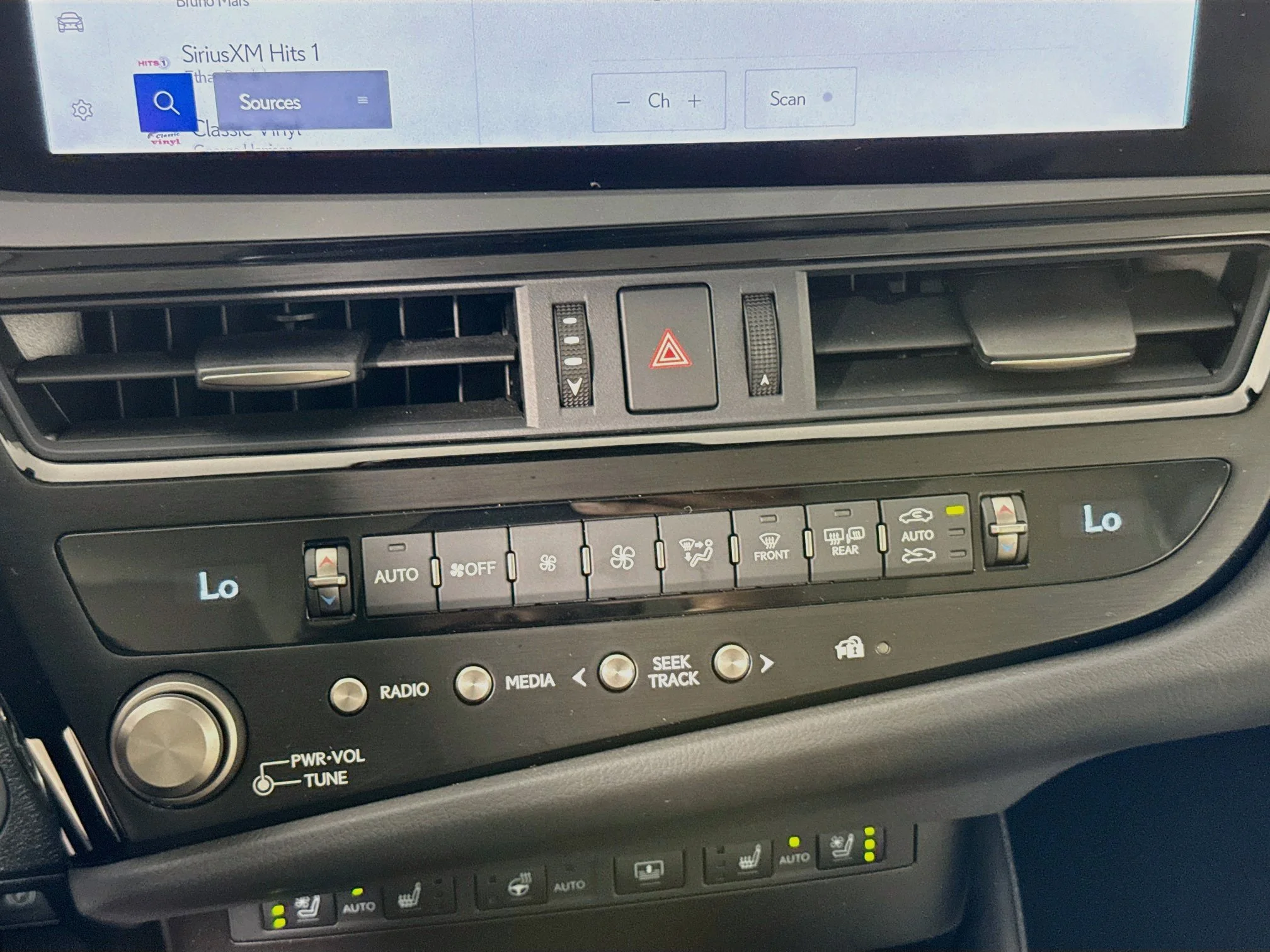 Certified Used 2025 Mica Lexus 300h Ultra Luxury image 17