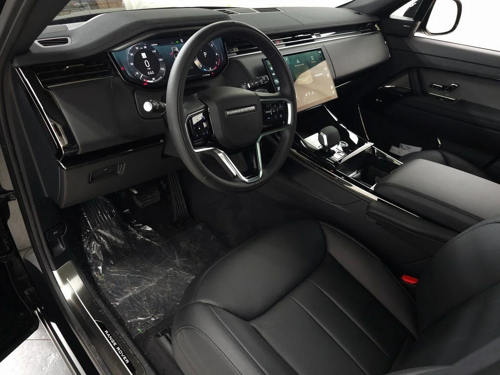 New 2026 Santorini Black Land Rover SE image 15