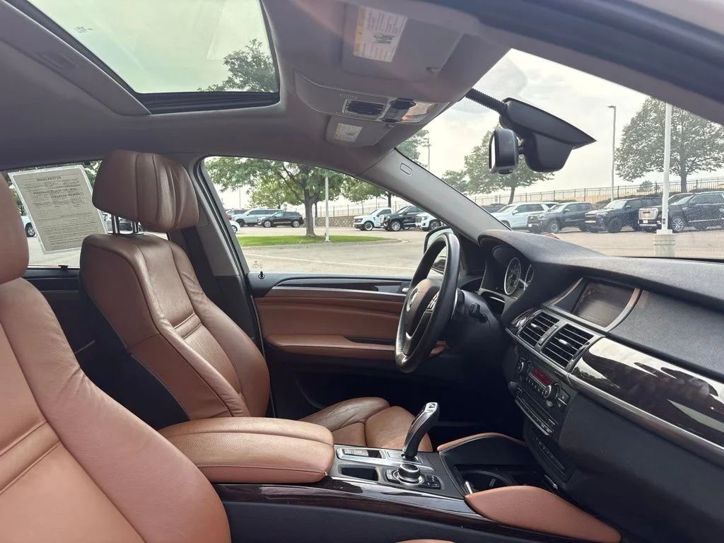Used 2014 Alpine White BMW xDrive50i image 28