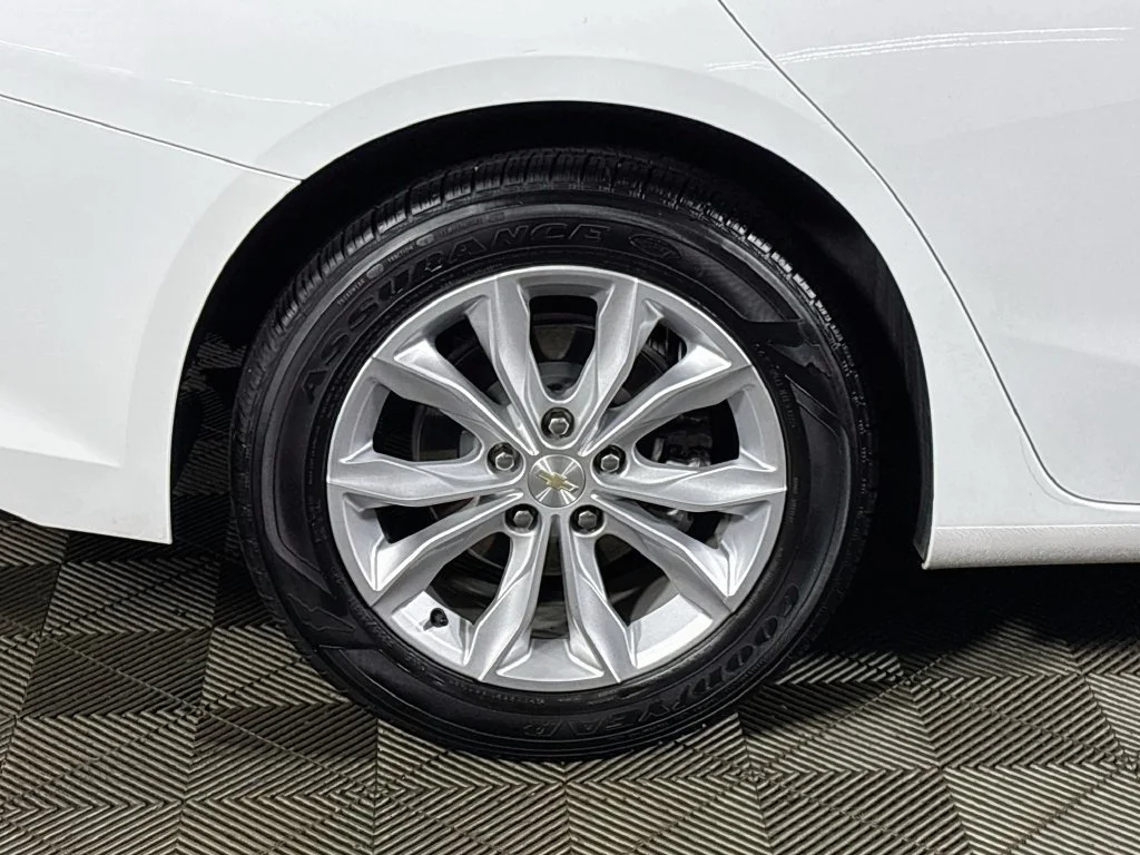 Used 2023 White Chevrolet LT image 21