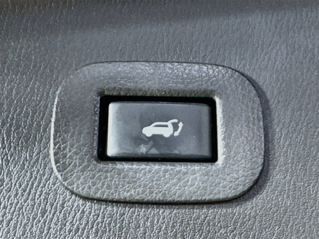 Certified Used 2022 Blue INFINITI LUXE image 35