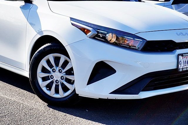 Used 2023 White Kia LX image 3