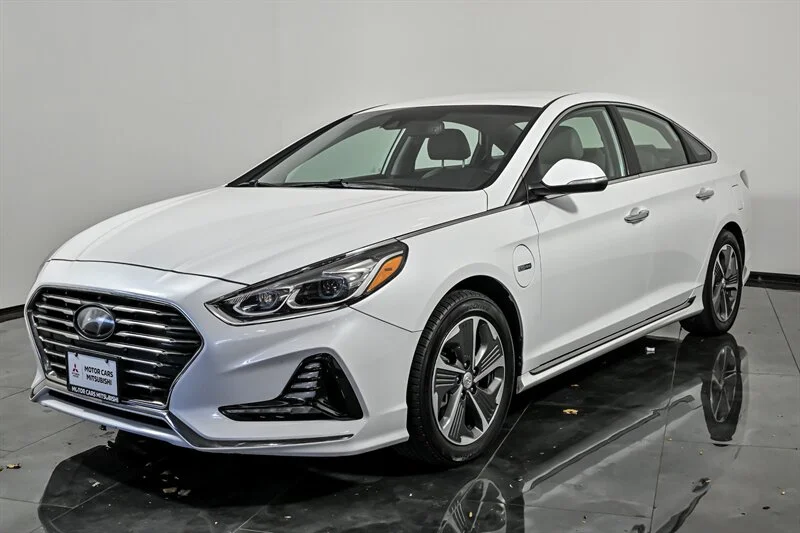 Used 2019 Hyper White Hyundai Limited image 5