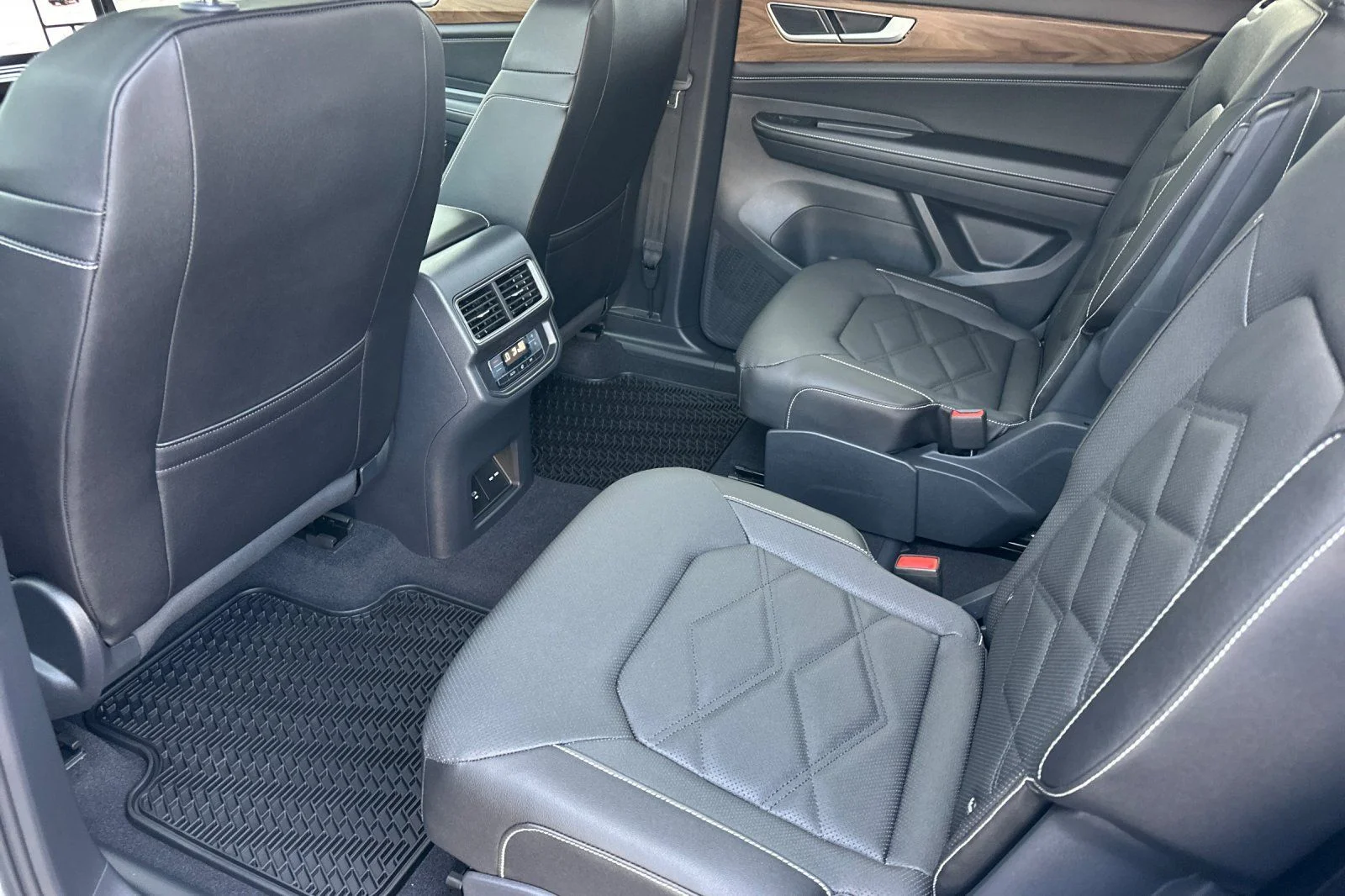2026 Volkswagen Atlas SE w/Tech - Photo 10