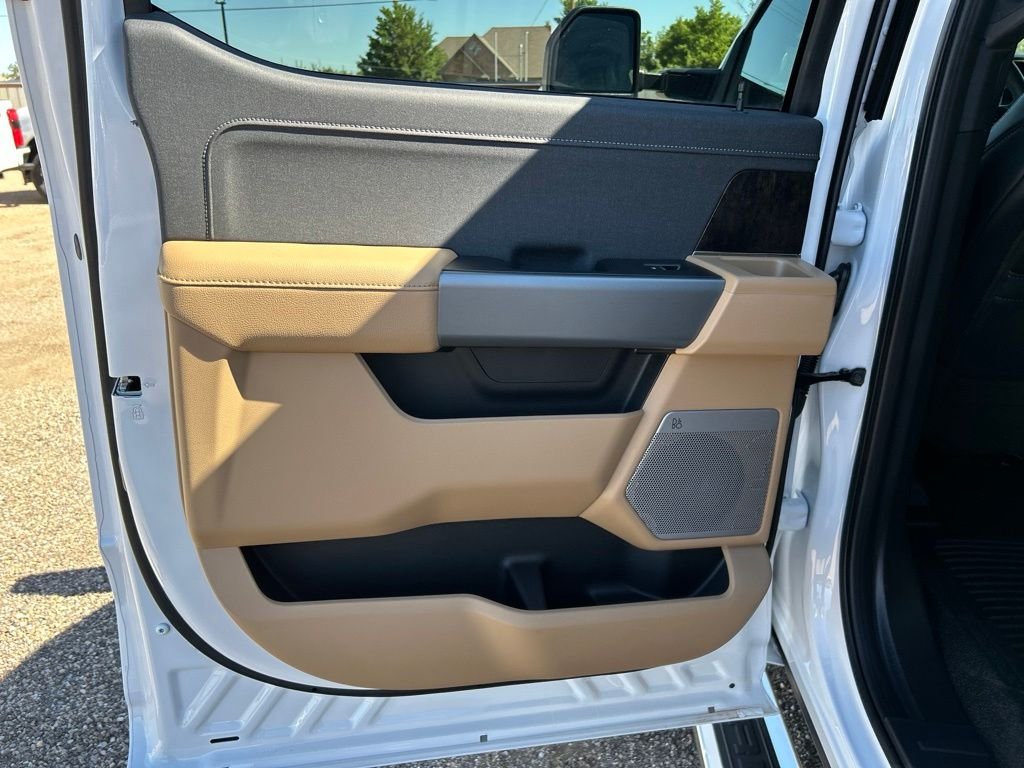 New 2026 Oxford White Ford Lariat image 38