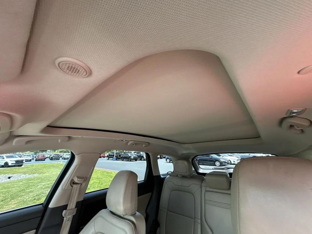 Used 2022 White Lincoln Reserve image 28