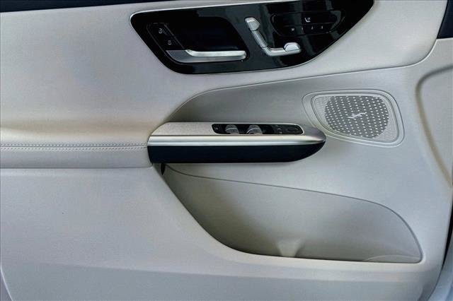 New 2026 Polar White Mercedes-Benz GLC 300 image 46