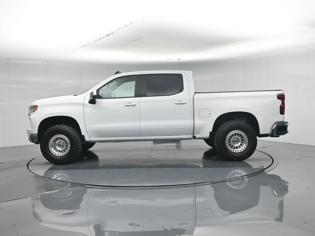 Used 2023 White Chevrolet LT image 32