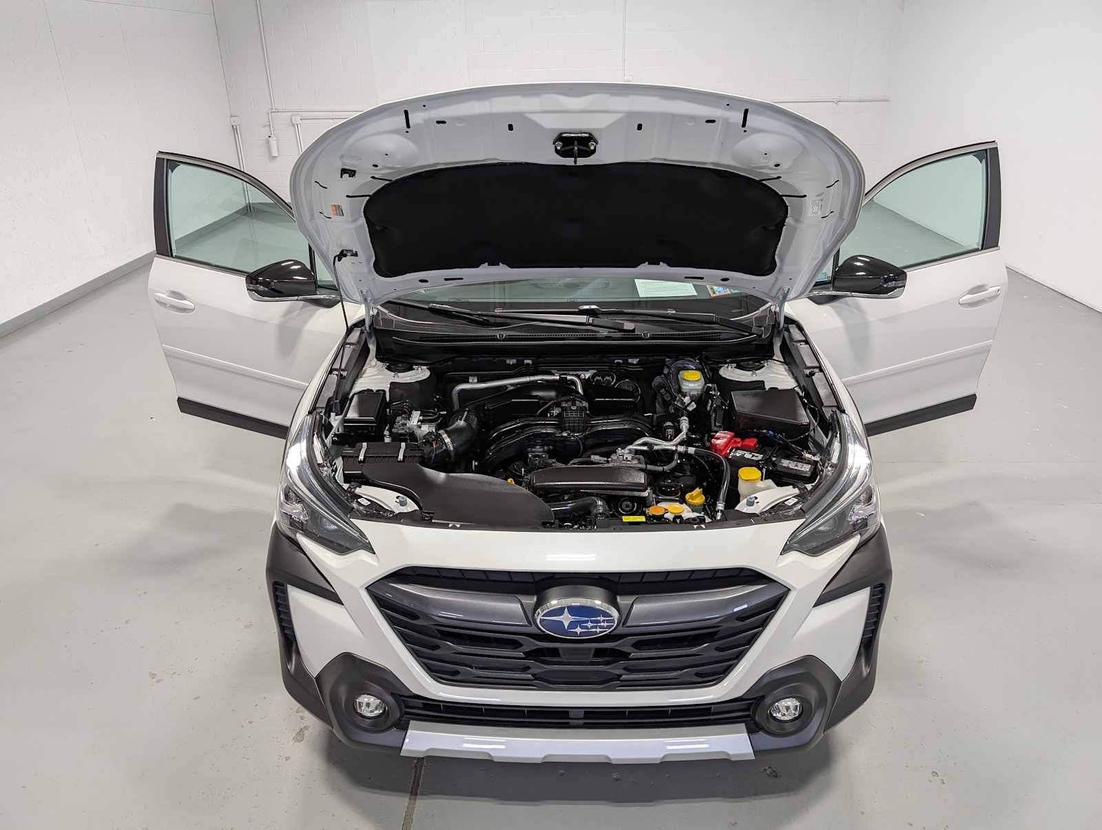 Used 2025 Crystal White Pearl Subaru Limited image 13
