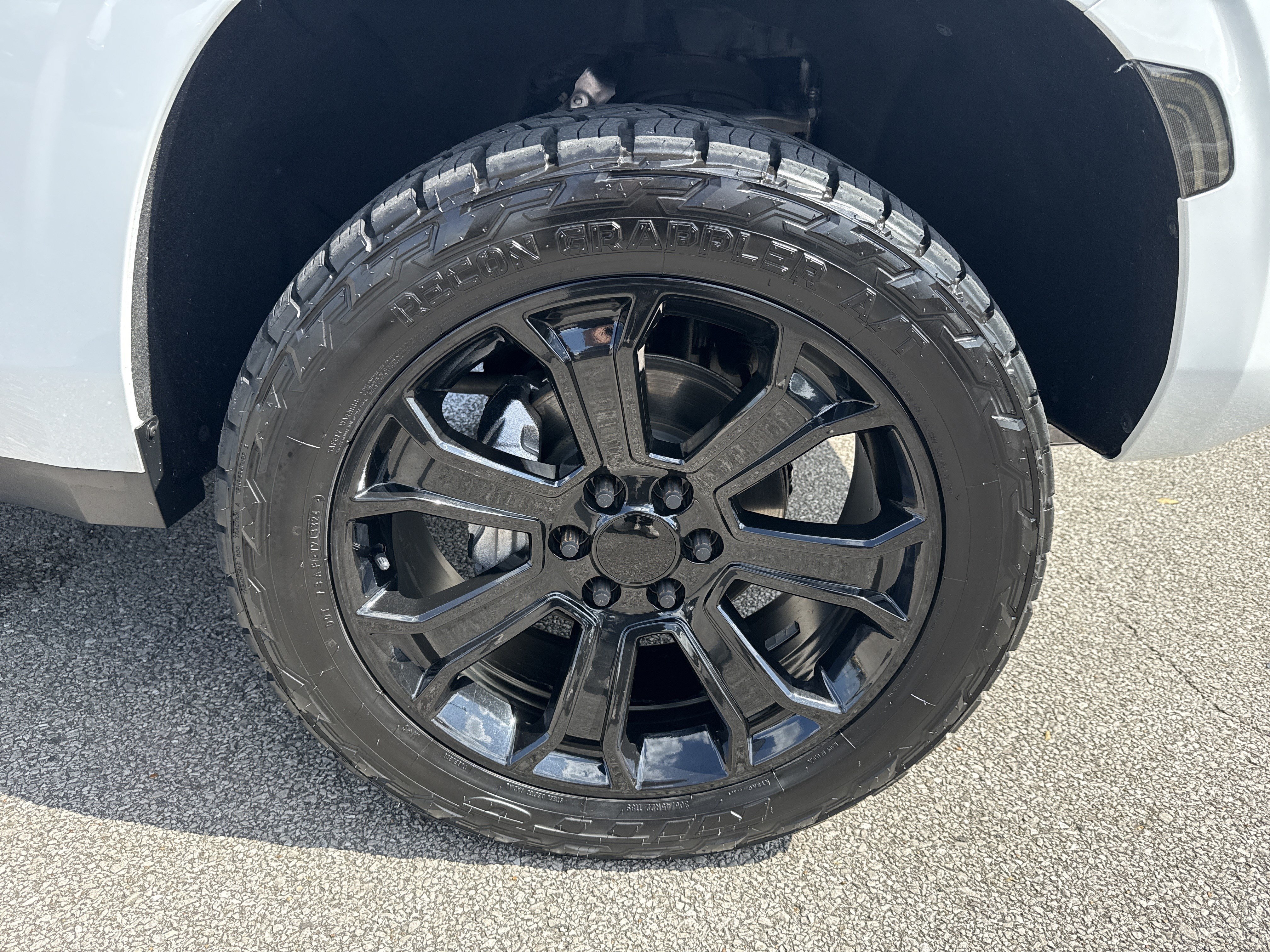Used 2023 Summit White Chevrolet Z71 image 13