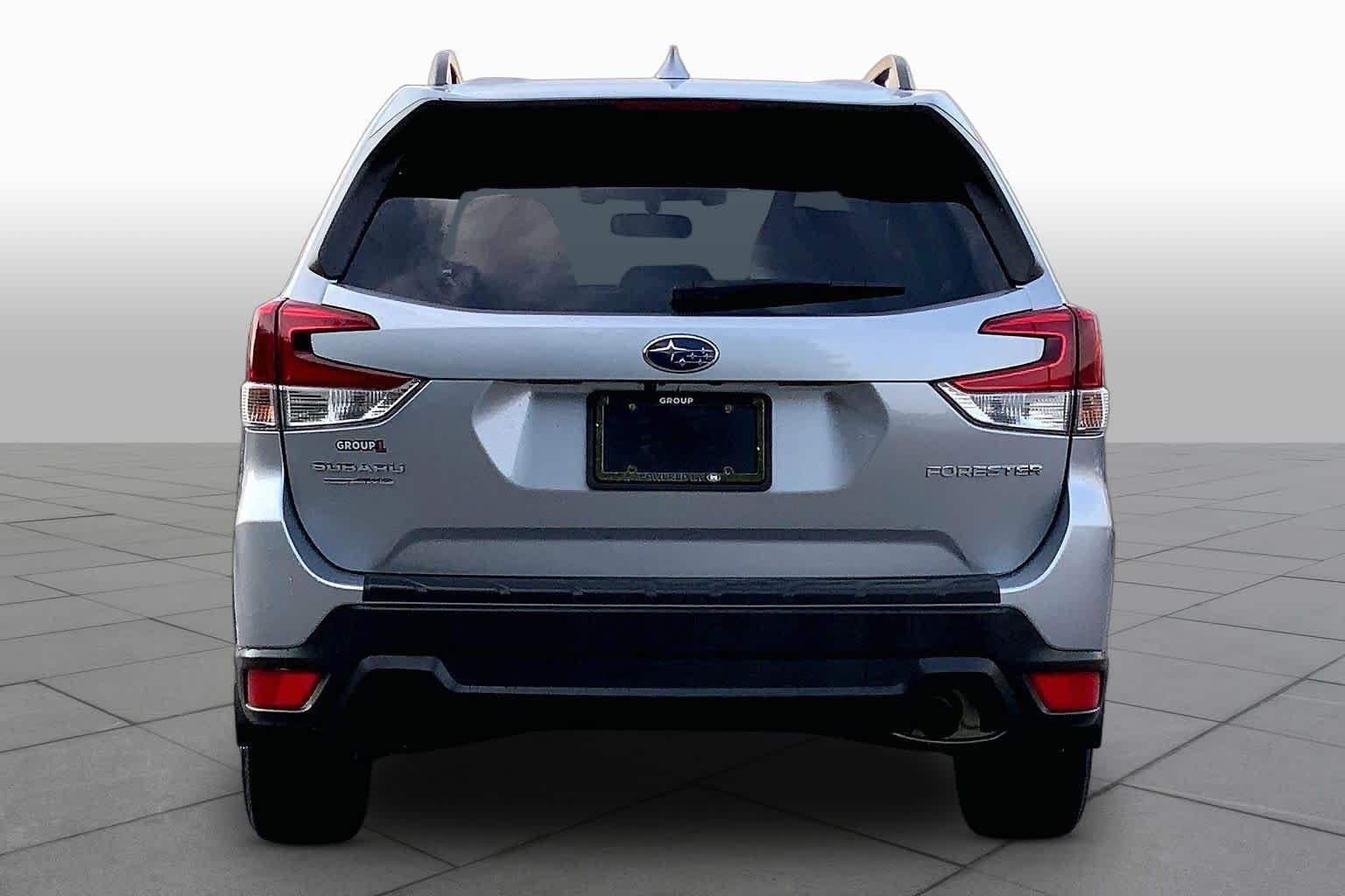 Used 2020 Ice Silver Metallic Subaru Premium image 5