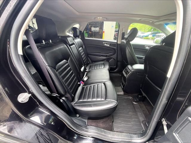Used 2020 Black Ford SEL image 23