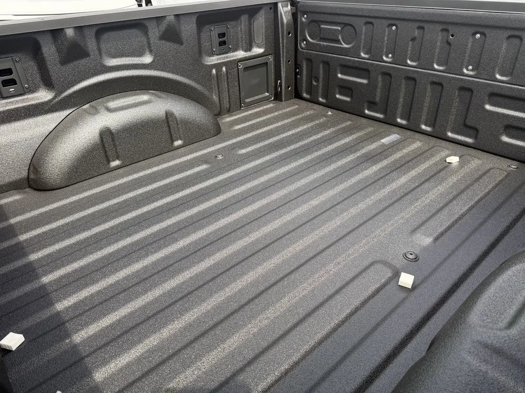 New 2026 Agate Black Metallic Ford XLT image 8