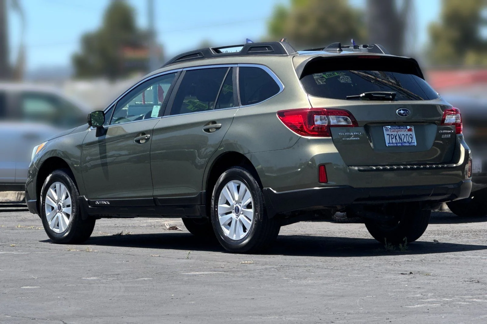Used 2016 Wilderness Green Metallic Subaru 2.5i Premium image 29