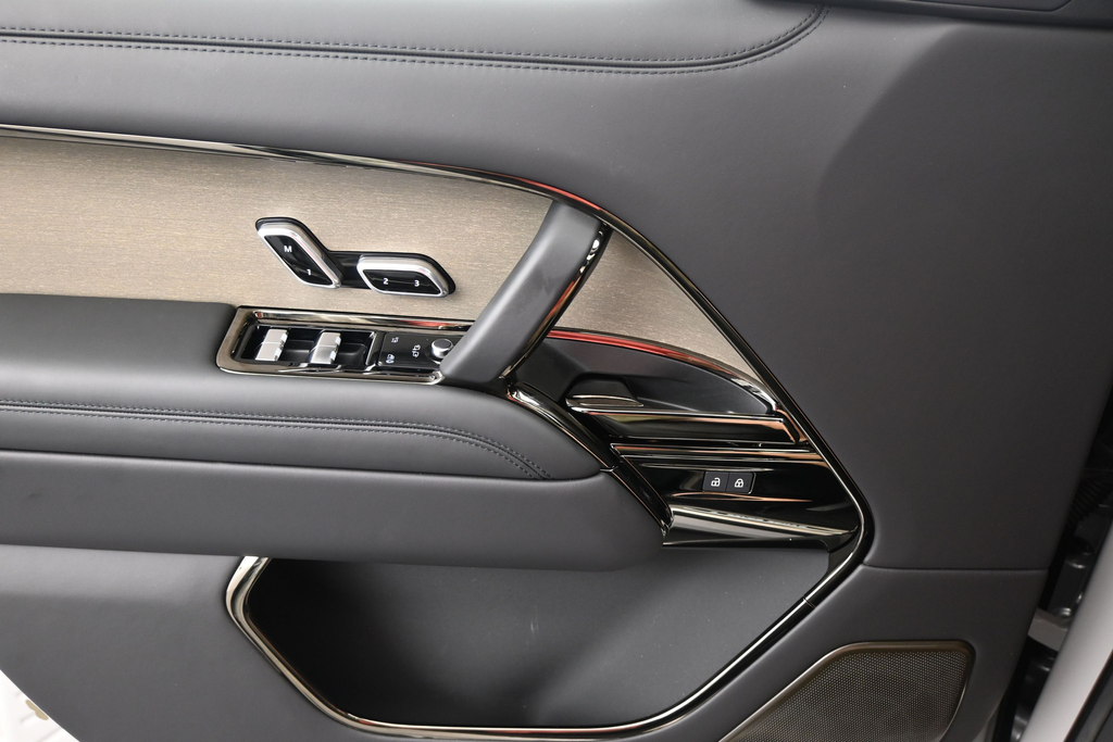 2026 Land Rover Range Rover SV - Photo 21