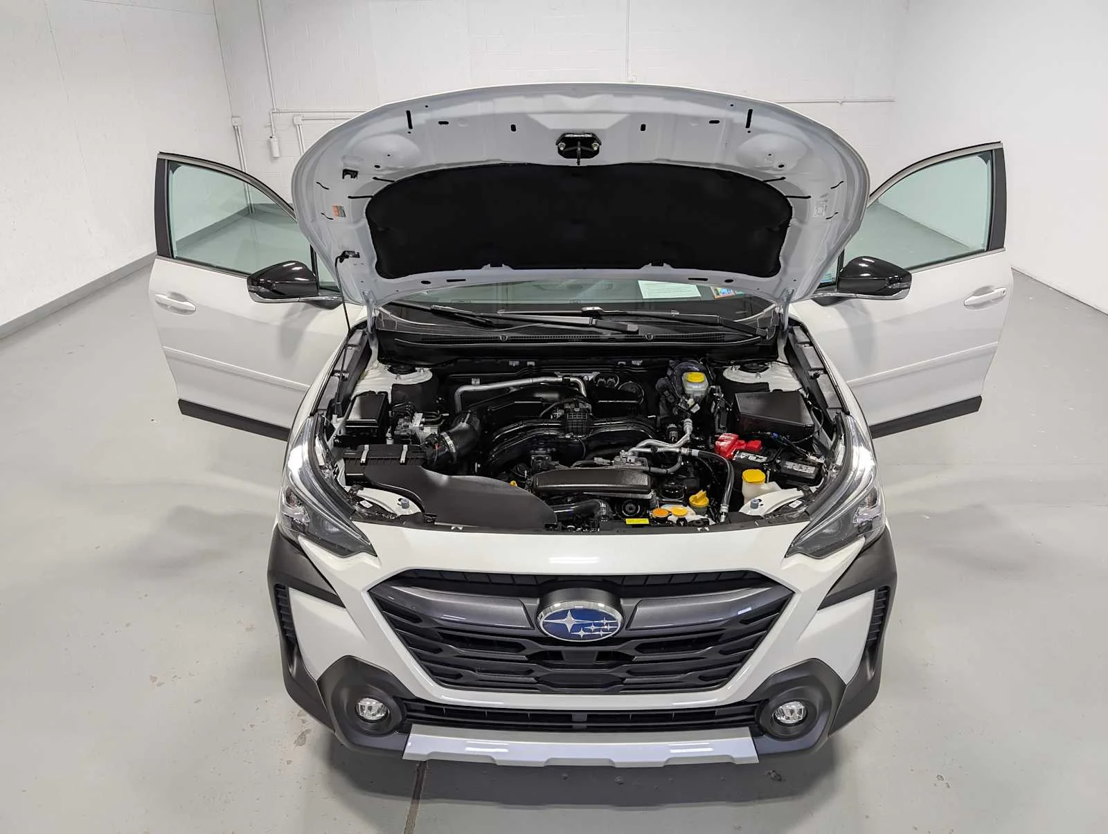 Used 2025 Crystal White Pearl Subaru Limited image 13