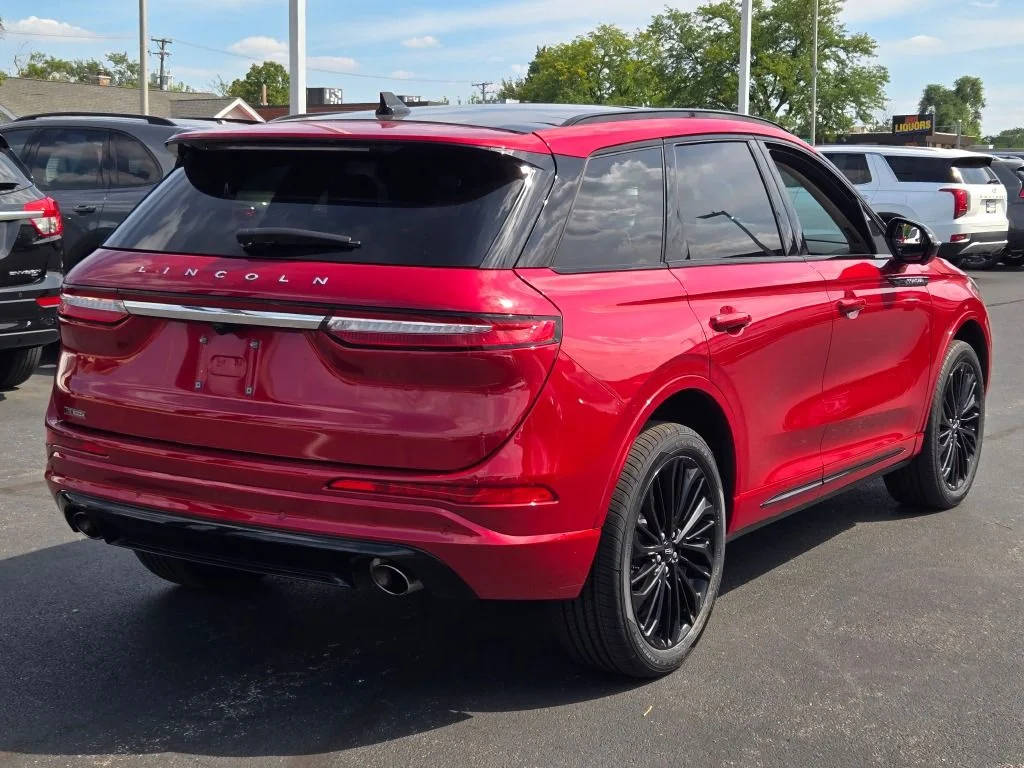 Used 2025 Red Lincoln Premiere image 12