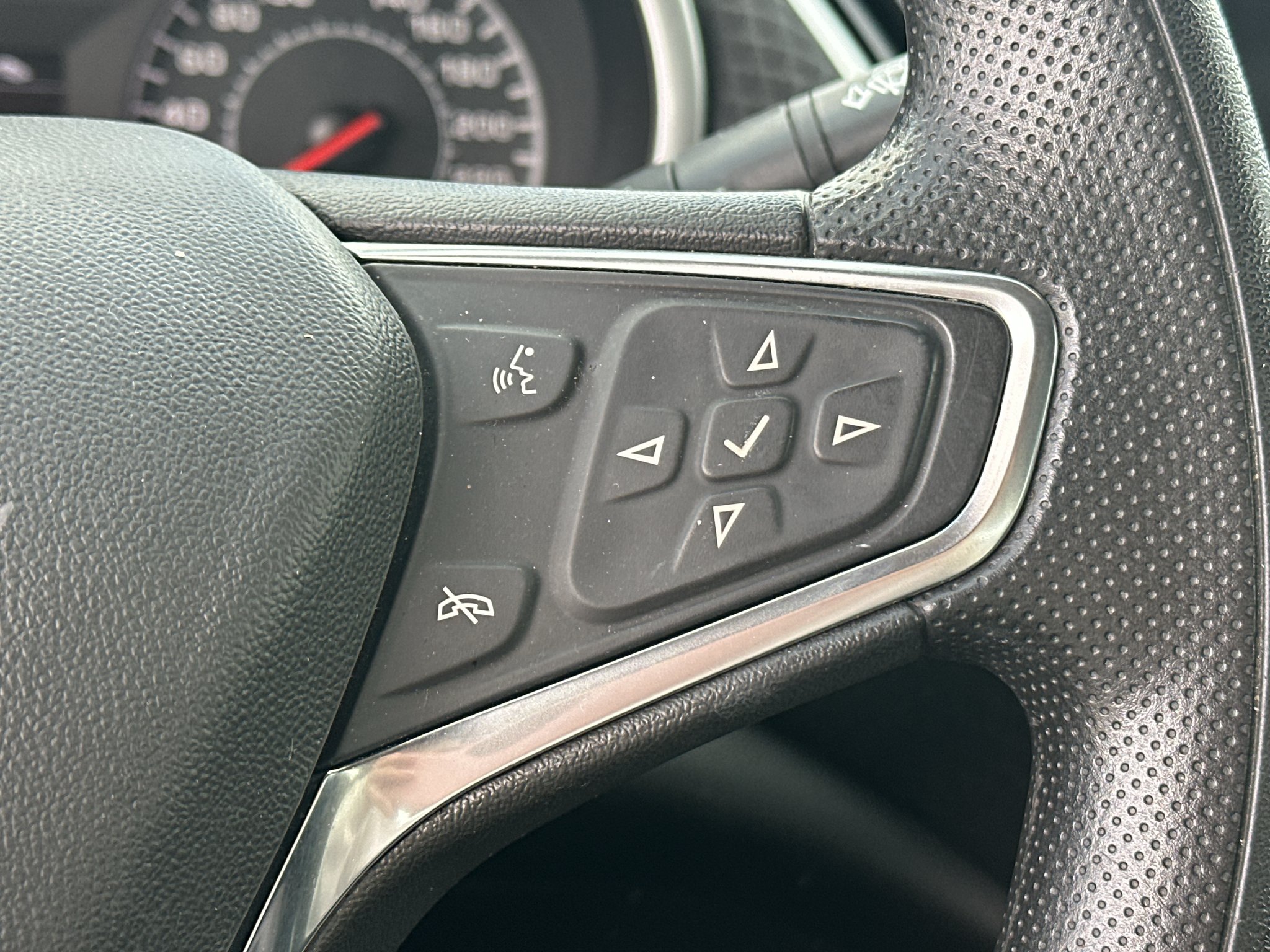 Used 2024 Sterling Grey Metallic Chevrolet LT (1LT) image 19