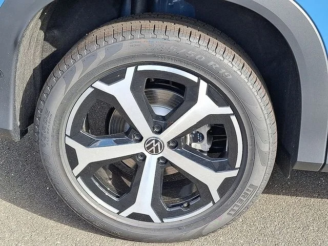 New 2026 Blue Volkswagen 2.0T SE image 5