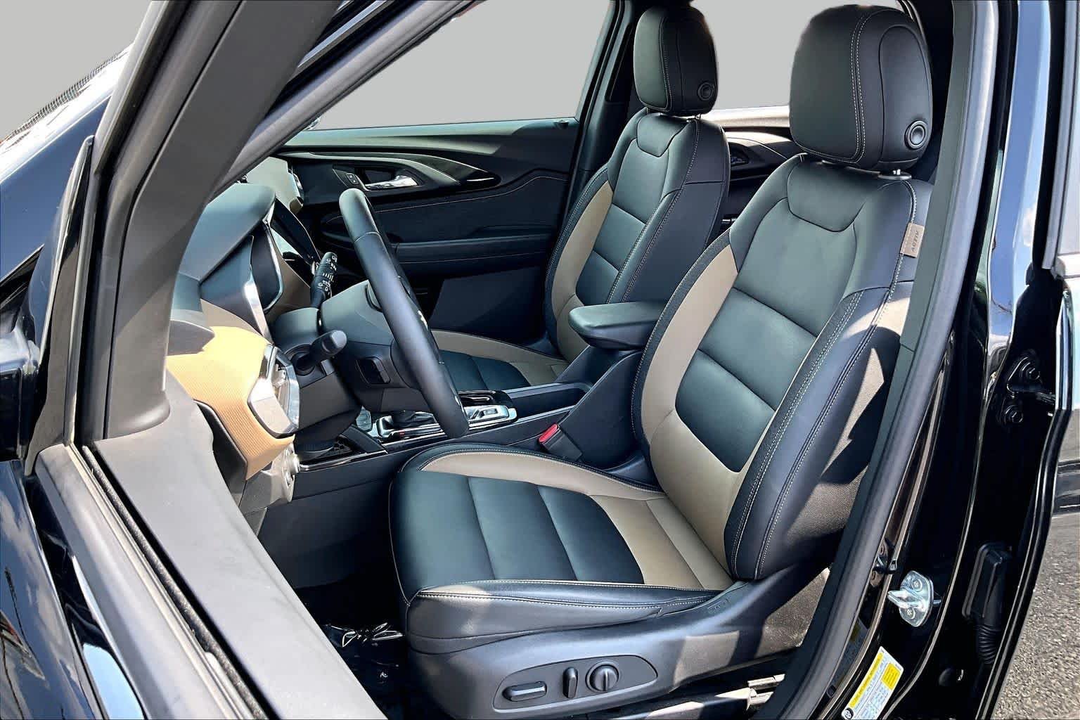 Used 2021 Mosaic Black Metallic Chevrolet ACTIV image 8