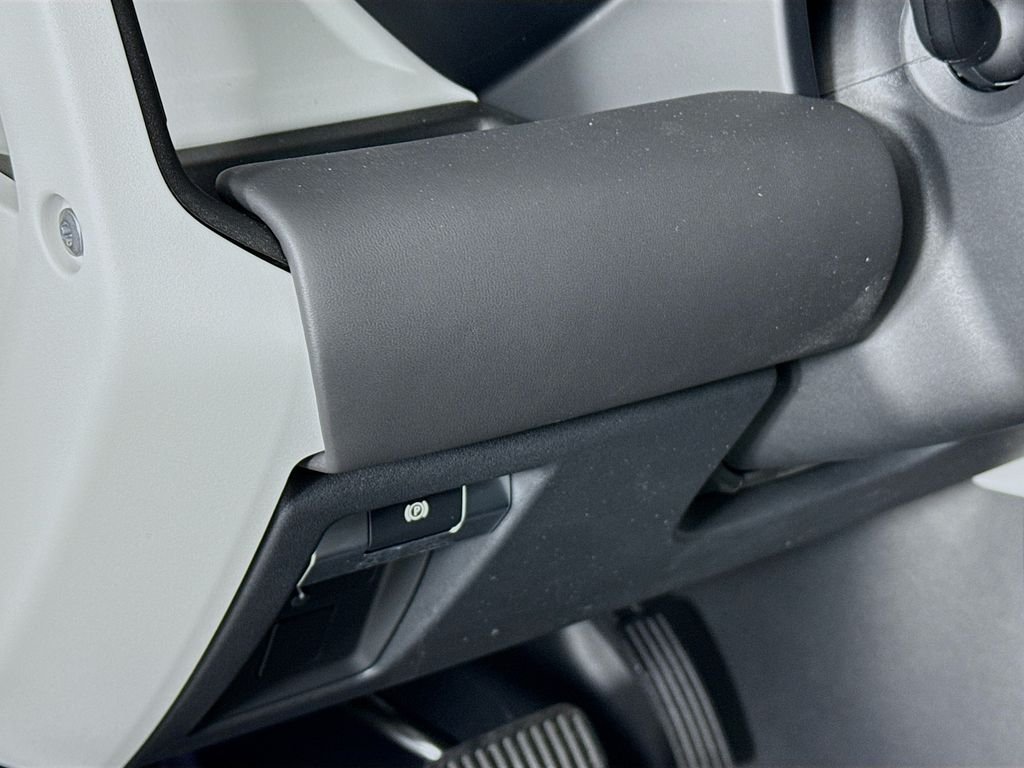 New 2026 Fuji White Land Rover X-Dynamic SE image 11