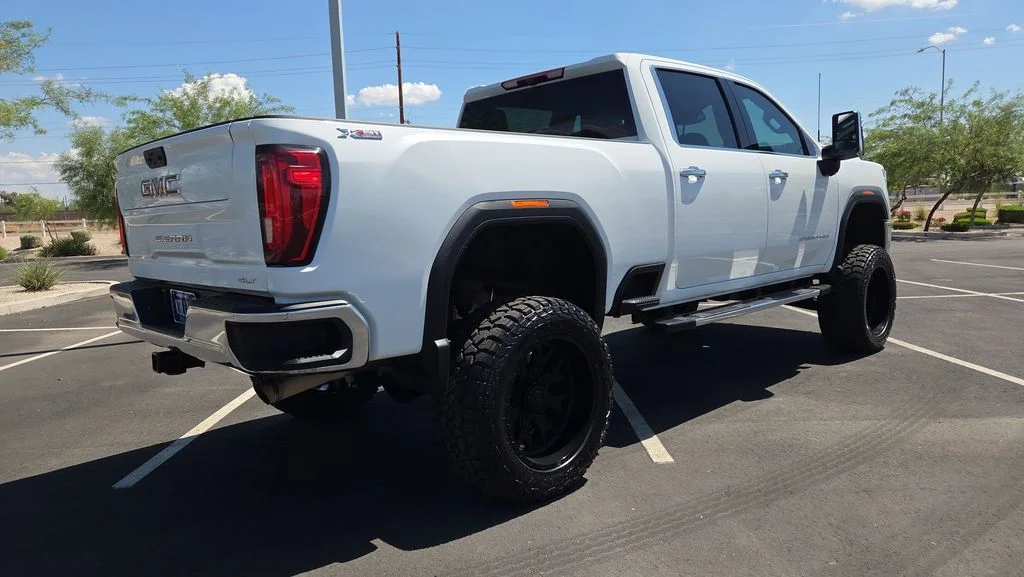 Used 2023 White GMC SLT image 6