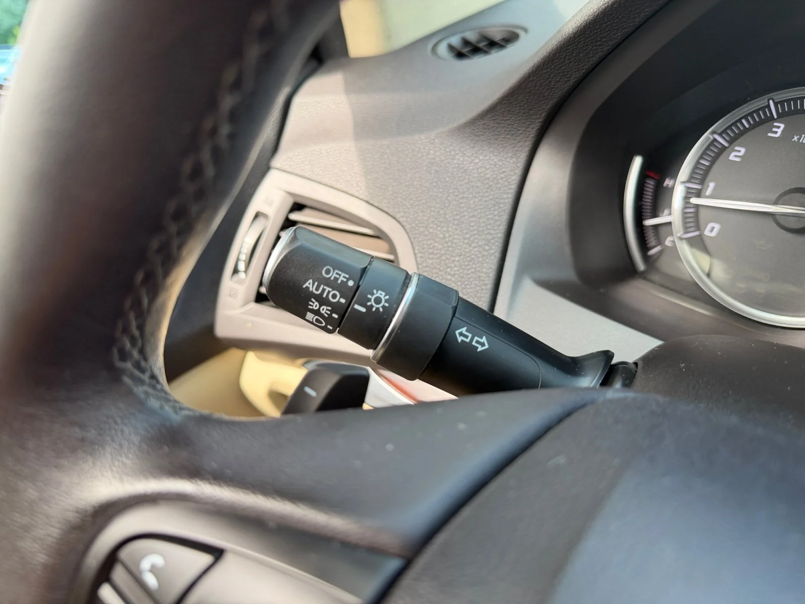 Used 2014 Crystal Black Pearl Acura 3.5L image 13