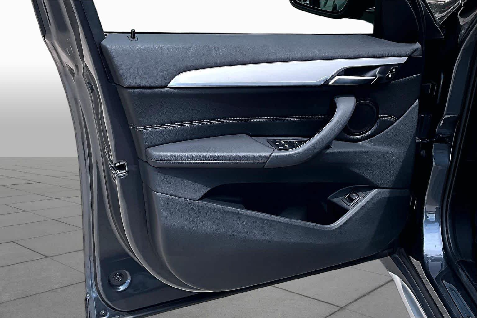 Used 2020 Mineral Gray Metallic BMW sDrive28i image 19