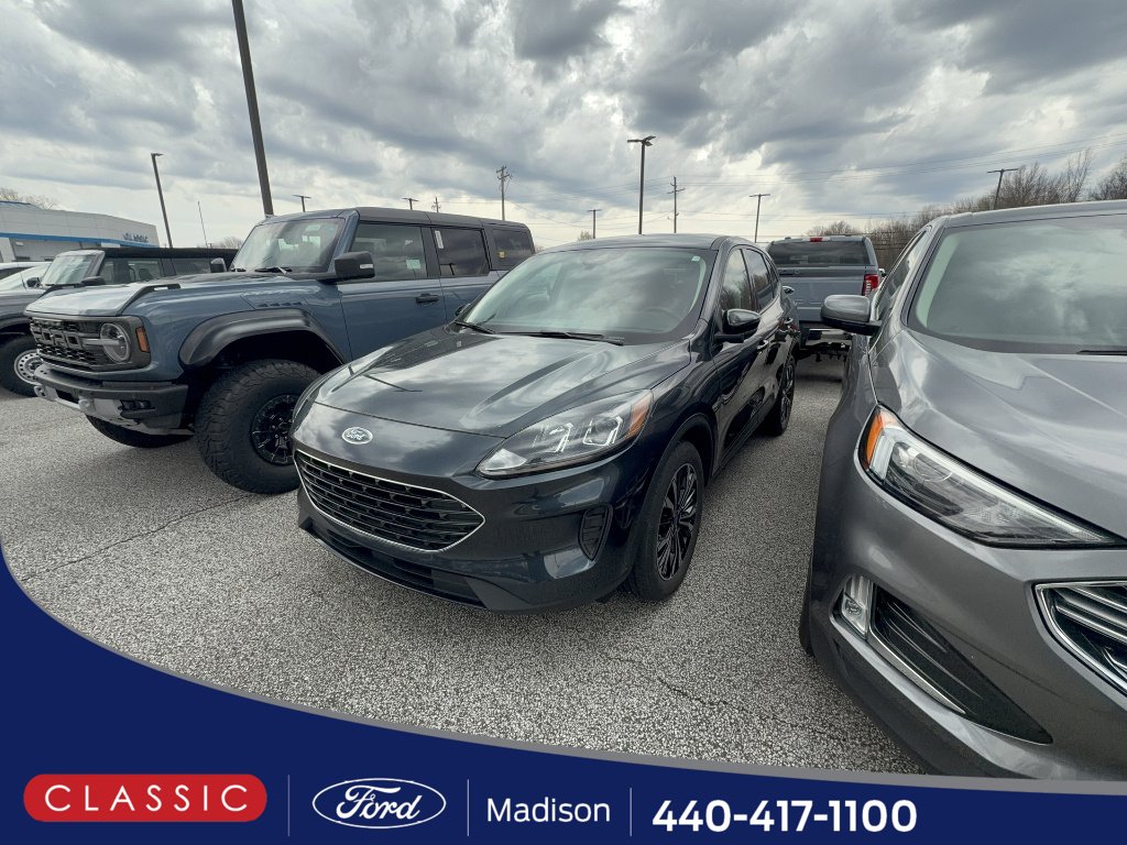 Used 2022 Blue Ford SE image 1