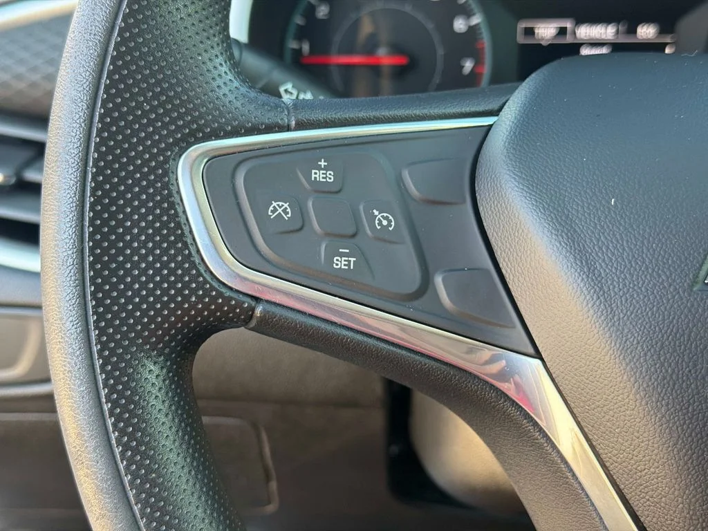 Used 2022 Silver Chevrolet LT image 31