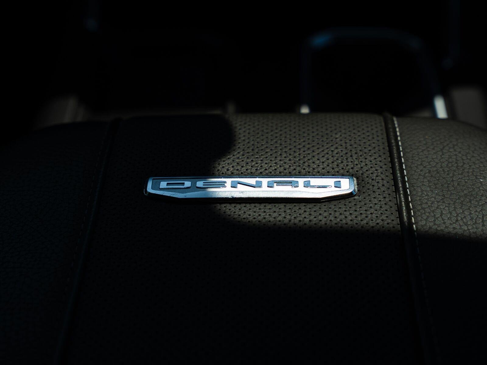 Used 2025 Onyx Black GMC Denali image 46