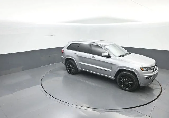Used 2020 Silver Jeep Altitude image 27