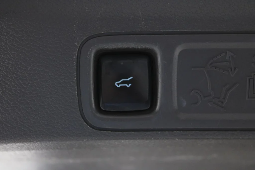 Used 2018 White Ford Limited image 18