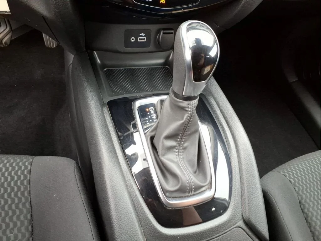 Used 2020 Silver Nissan S image 27