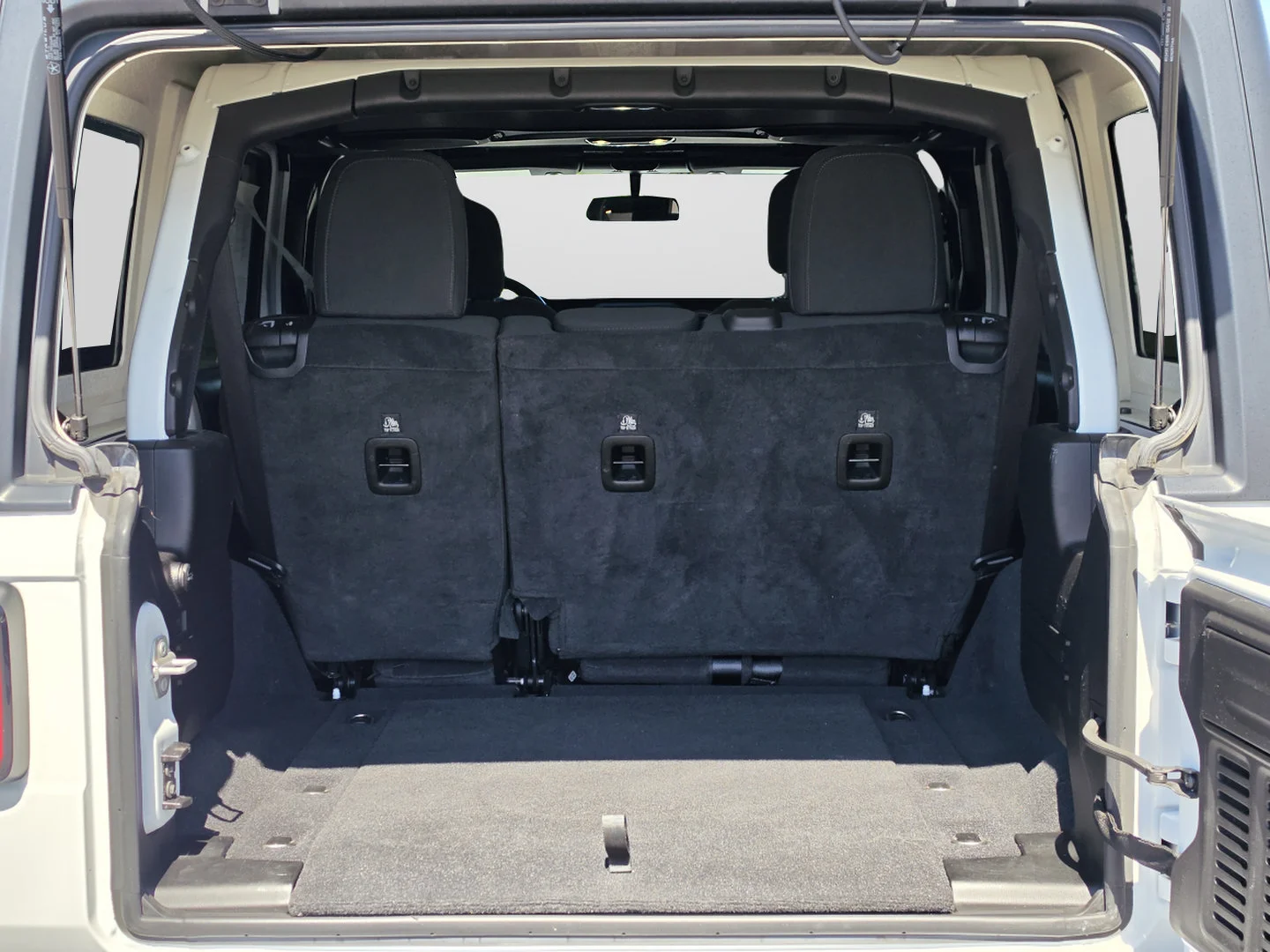 Used 2022 Bright White Clearcoat Jeep Unlimited Sport S image 13
