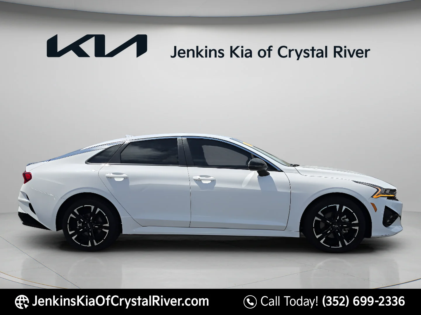 Used 2024 Glacial White Pearl Kia GT-Line image 3