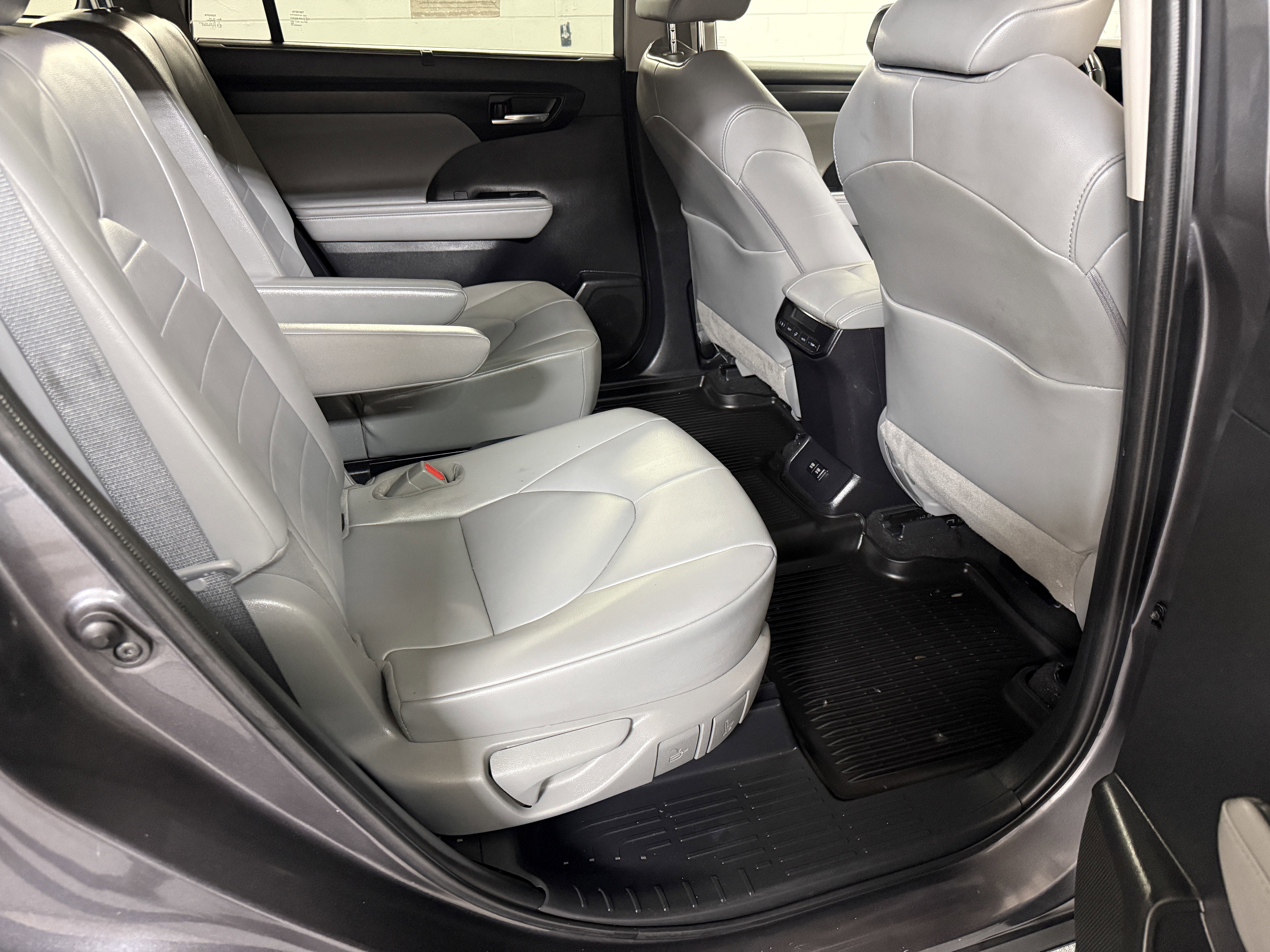 Used 2021 Magnetic Gray Metallic Toyota XLE image 22