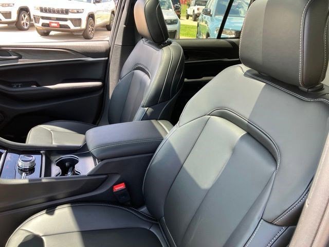 New 2026 Baltic Gray Metallic Clear-Coat Exterior Paint Jeep Limited image 11