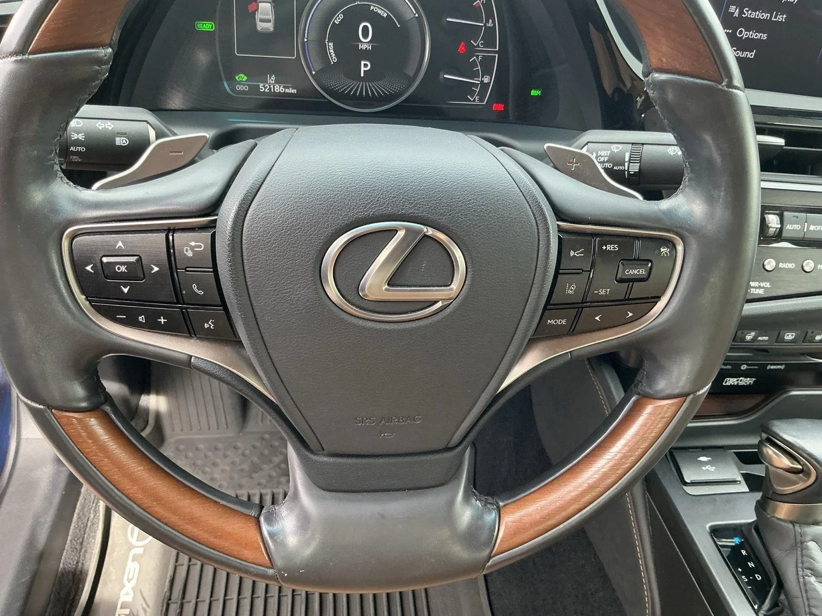Used 2022 Nightfall Mica Lexus ES 300h Luxury image 9