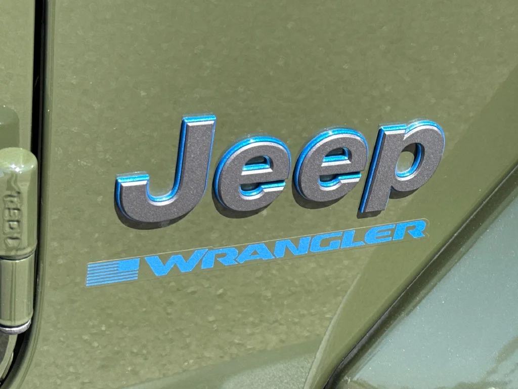 Used 2024 Green Jeep Sport S 4xe image 8