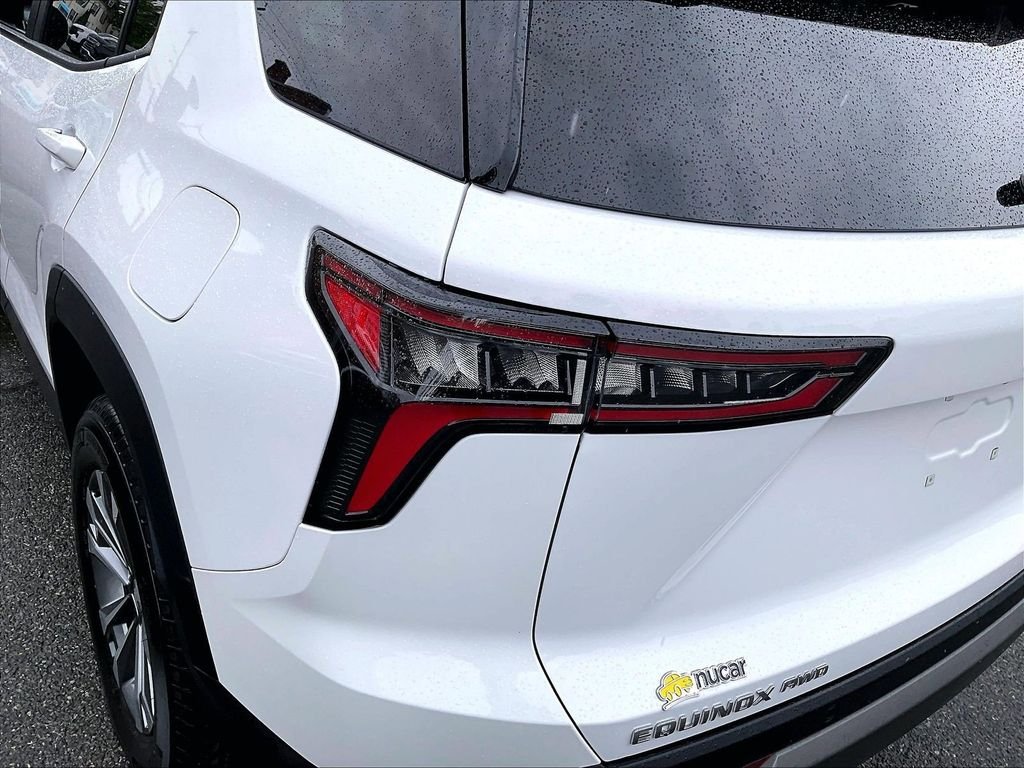 Used 2025 White Chevrolet LT image 32