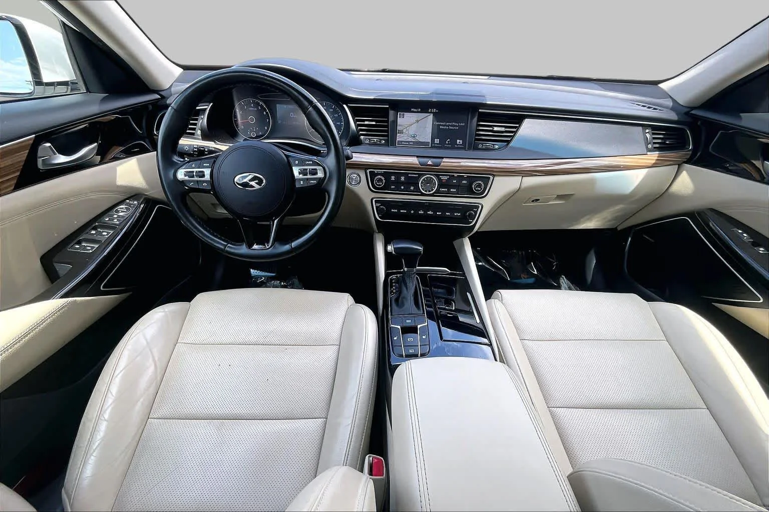 Used 2019 Snow White Pearl Kia Technology image 25