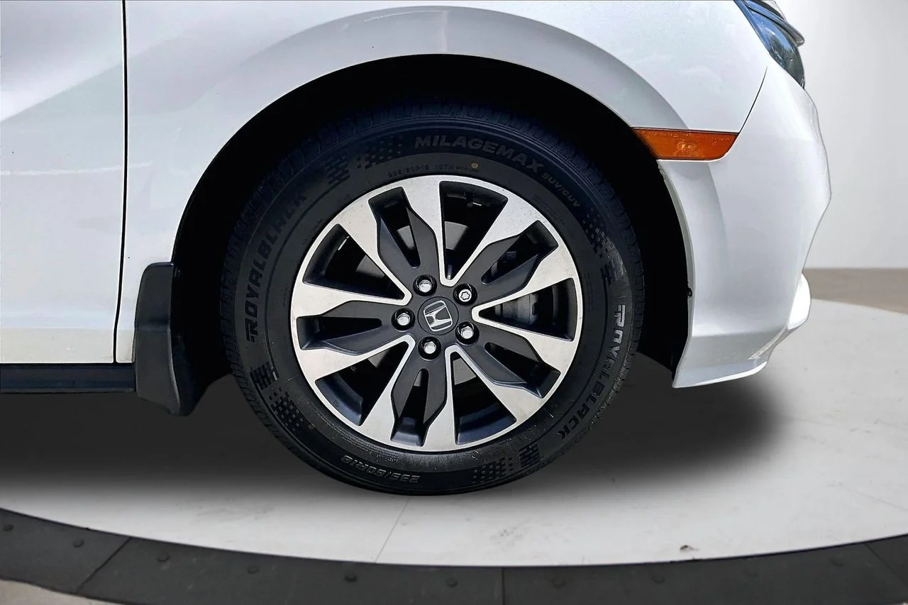 Used 2023  Honda EX-L image 35