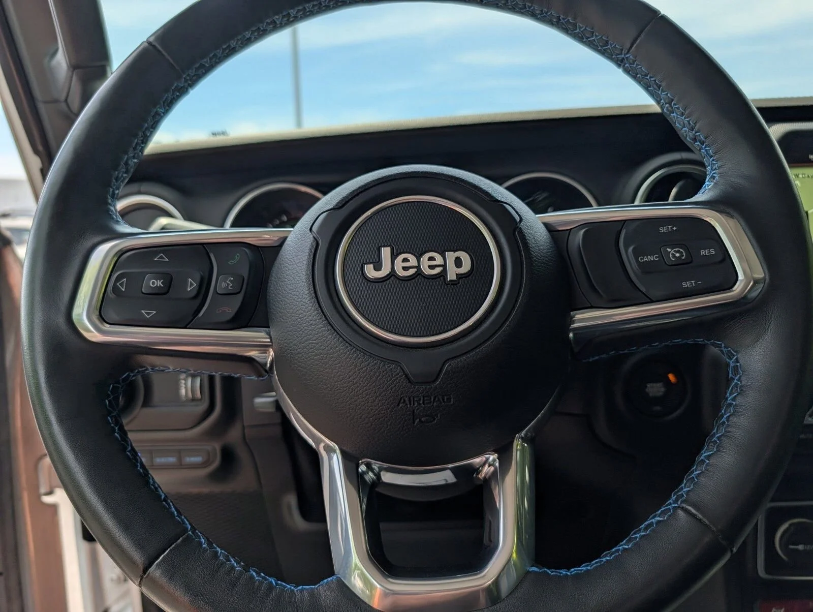 Used 2023 Silver Jeep Rubicon 4x4 image 33
