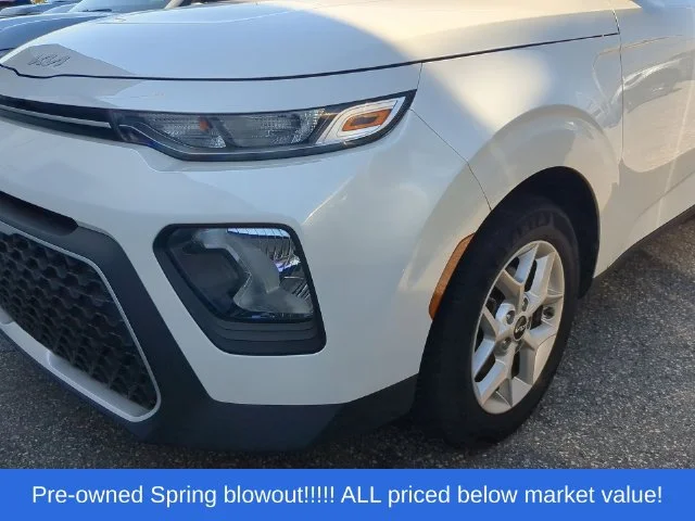 Used 2022 White Kia LX image 7