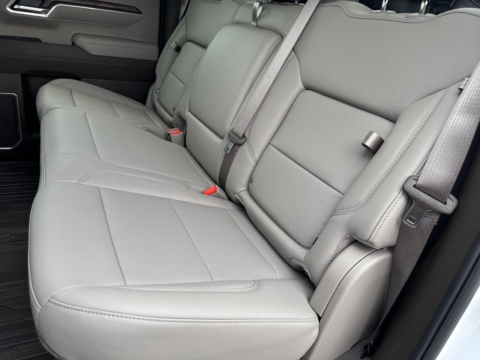 New 2026 Glacier White Tricoat GMC SLT image 32